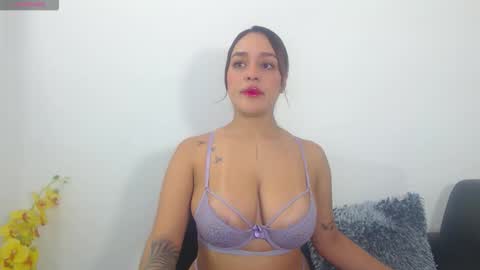 renatabrownn28 online show from 04.17.26
