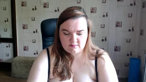 Snapshot of renataoia chatting on 06.27.26 renataoia online show from 06.27.26