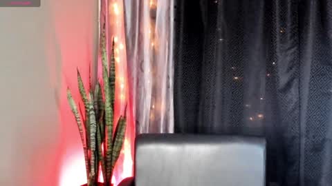 Snapshot of renatawilsom chatting on 01.04.25 renatawilsom online show from 01.04.25