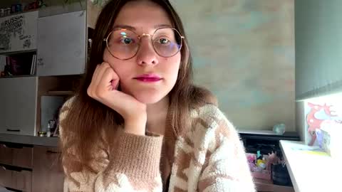 Mia online show from 04.28.26