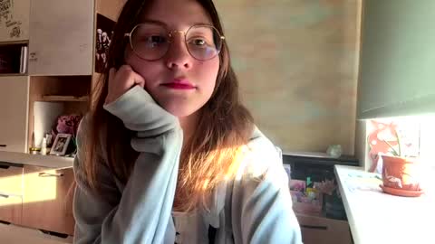 Mia online show from 04.29.26