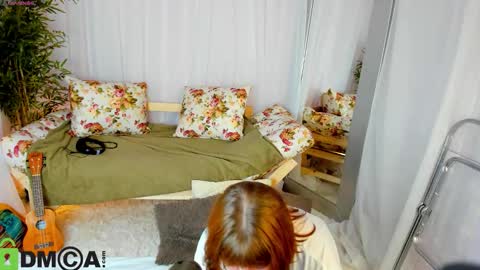 Snapshot of rene_shine chatting on 10.18.25 rene_shine online show from 10.18.25