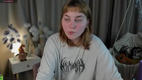 Snapshot of rene_shine chatting on 10.29.25 rene_shine online show from 10.29.25