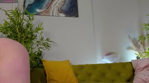 Snapshot of rene_shine chatting on 11.15.25 rene_shine online show from 11.15.25