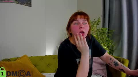 Snapshot of rene_shine chatting on 11.30.25 rene_shine online show from 11.30.25