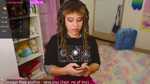 Snapshot of renpuppy chatting on 01.05.25 REN online show from 01.05.25