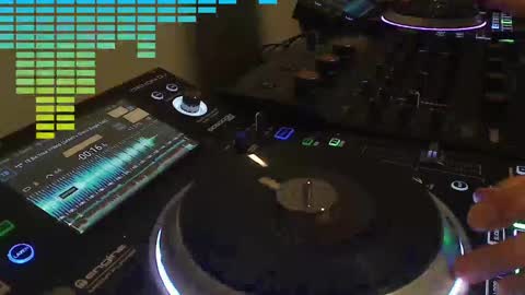 Snapshot of reticuli chatting on 11.08.25 GearPorn online show from 11.08.25