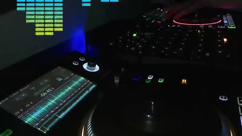 Snapshot of reticuli chatting on 12.04.25 GearPorn online show from 12.04.25