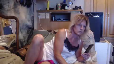 Snapshot of retro834 chatting on 09.10.25 Rhett online show from 09.10.25