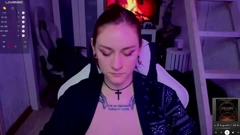 Snapshot of retromarie chatting on 11.08.25 Rie online show from 11.08.25