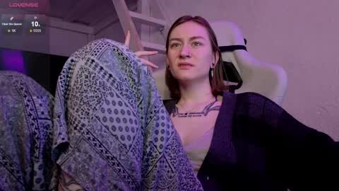 Snapshot of retromarie chatting on 01.18.26 Rie online show from 01.18.26