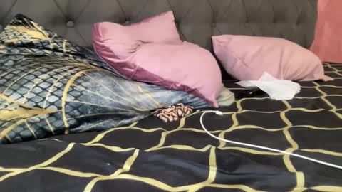 Snapshot of reyna77 chatting on 01.19.25 reyna77 online show from 01.19.25