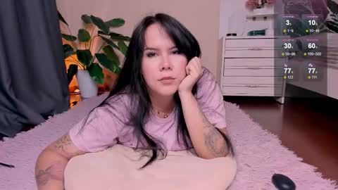 Snapshot of reyniri chatting on 11.06.25 Rein online show from 11.06.25