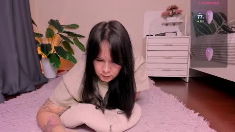 Snapshot of reyniri chatting on 11.08.25 Rein online show from 11.08.25