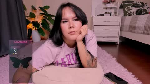 Snapshot of reyniri chatting on 11.16.25 Rein online show from 11.16.25