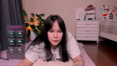 Snapshot of reyniri chatting on 11.27.25 Rein online show from 11.27.25