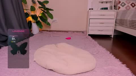 Snapshot of reyniri chatting on 11.28.25 Rein online show from 11.28.25