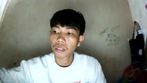 Snapshot of rezanan chatting on 12.19.25 Rezanan online show from 12.19.25