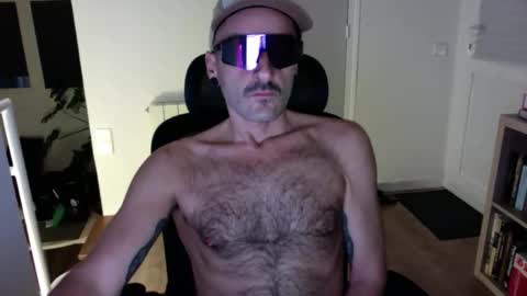 Snapshot of rfmnatural chatting on 11.08.25 rfmnatural online show from 11.08.25