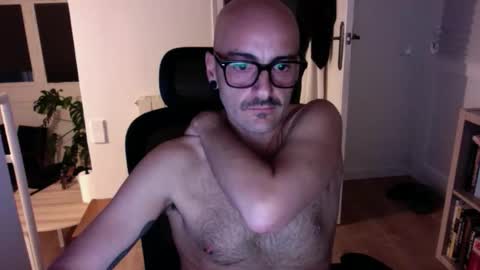 Snapshot of rfmnatural chatting on 04.03.26 rfmnatural online show from 04.03.26