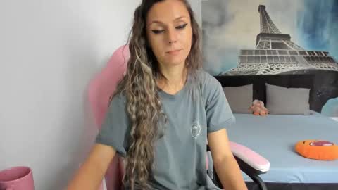 Snapshot of rheaetthan chatting on 11.15.25 rheaetthan online show from 11.15.25