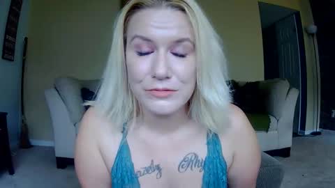 Snapshot of rhondarump chatting on 10.29.25 rhondarump online show from 10.29.25