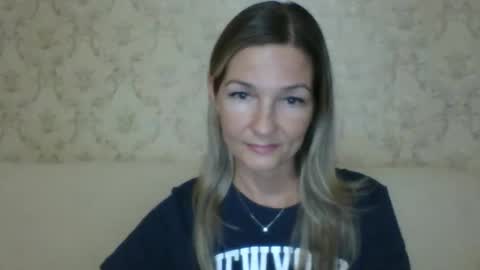 Snapshot of rialur09 chatting on 12.18.25 Galina online show from 12.18.25