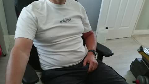UK Straight Guy online show from 06.25.26