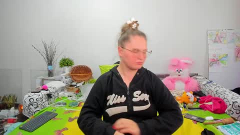 Anna - not anna - right Anna  online show from 04.26.26
