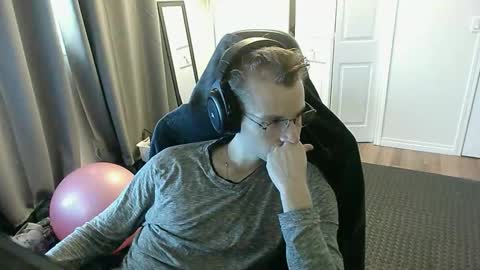 Snapshot of rickgosling chatting on 12.18.25 rickgosling online show from 12.18.25