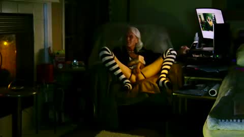 PINK HOLE TWINK online show from 01.22.25