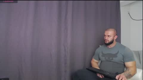 Snapshot of rickymiami1 chatting on 11.05.25 rickymiami1 online show from 11.05.25