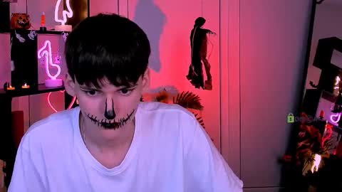 Snapshot of rico_steel chatting on 10.27.25 Rico online show from 10.27.25