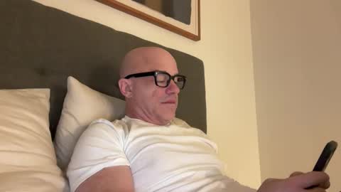 Snapshot of ridingtime25 chatting on 10.31.25 ridingtime25 online show from 10.31.25