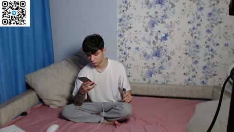 Snapshot of rik_and chatting on 12.08.24 Rick online show from 12.08.24