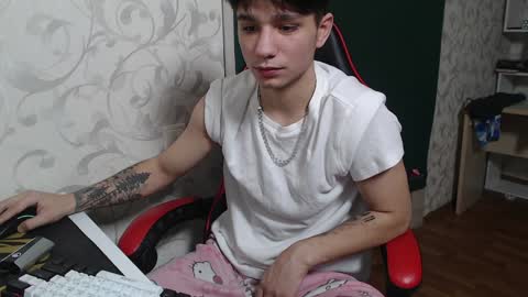 Snapshot of rik_and chatting on 12.11.24 Rick online show from 12.11.24