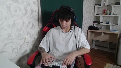 Snapshot of rik_and chatting on 12.17.24 Rick online show from 12.17.24