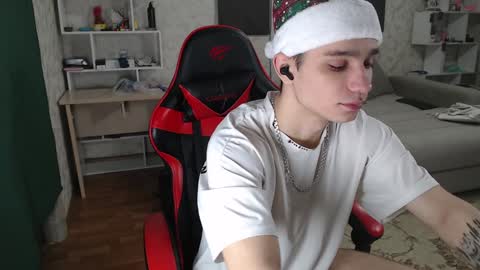 Snapshot of rik_and chatting on 12.28.24 Rick online show from 12.28.24