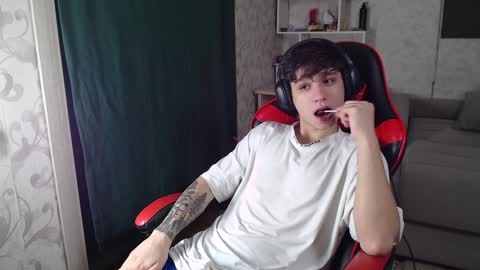 Snapshot of rik_and chatting on 12.28.24 Rick online show from 12.28.24