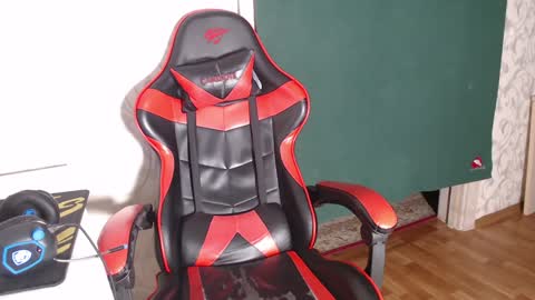 Snapshot of rik_and chatting on 01.20.25 Rick online show from 01.20.25