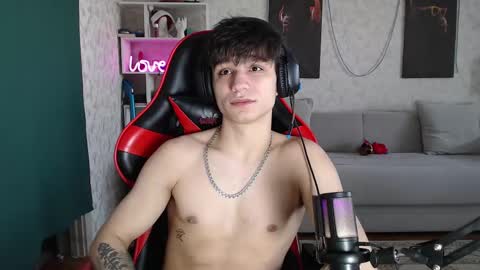 Snapshot of rik_and chatting on 03.02.25 Rick online show from 03.02.25