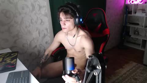 Snapshot of rik_and chatting on 03.02.25 Rick online show from 03.02.25