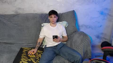 Snapshot of rik_and chatting on 12.02.25 Rick online show from 12.02.25