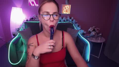 Snapshot of rikaraily chatting on 01.07.25 Rika online show from 01.07.25