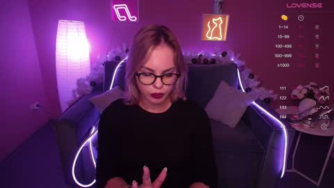 Snapshot of rikaraily chatting on 01.17.25 Rika online show from 01.17.25