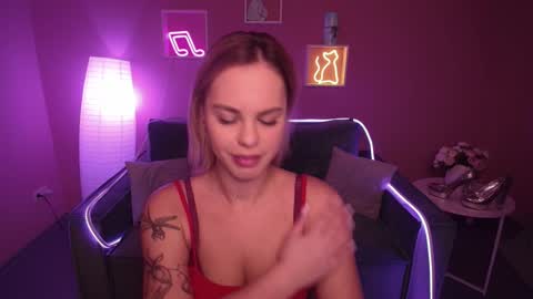 Snapshot of rikaraily chatting on 01.24.25 Rika online show from 01.24.25