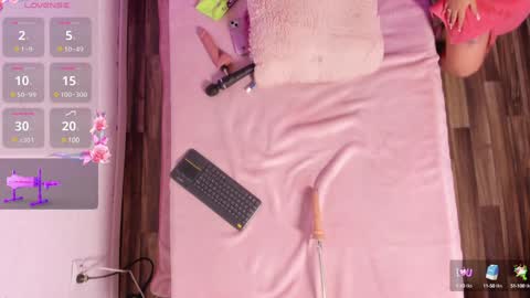 Snapshot of riley_reid_19 chatting on 12.22.24 kamila online show from 12.22.24