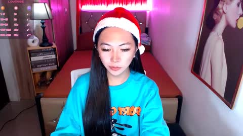 Snapshot of rileymillerx chatting on 12.23.24 Riley online show from 12.23.24