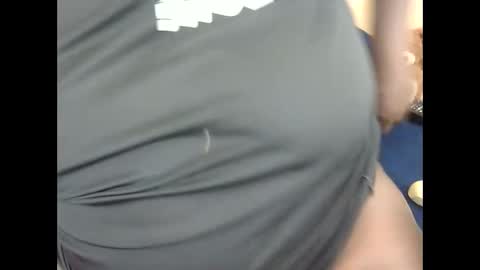 Snapshot of rio_sky chatting on 12.19.24 cookie online show from 12.19.24