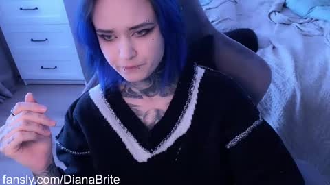  DianaBrite            fansl y online show from 02.20.25